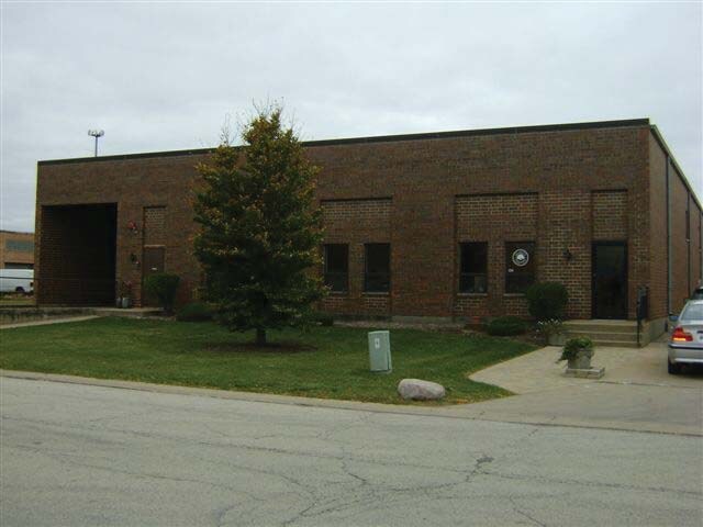 255 W Gerri Ln, Addison, IL à louer - Photo du bâtiment - Image 2 de 4