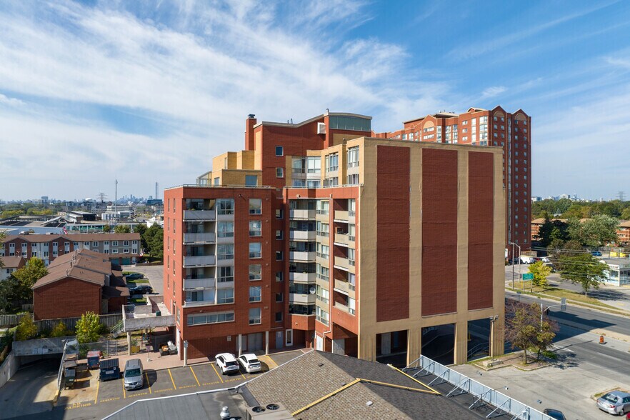 2495 Eglinton Ave E, Toronto, ON à vendre - Photo principale - Image 1 de 1