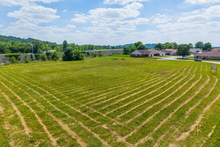905 Plaza Dr, Martinsville, IN for sale - Building Photo - Image 2 of 45