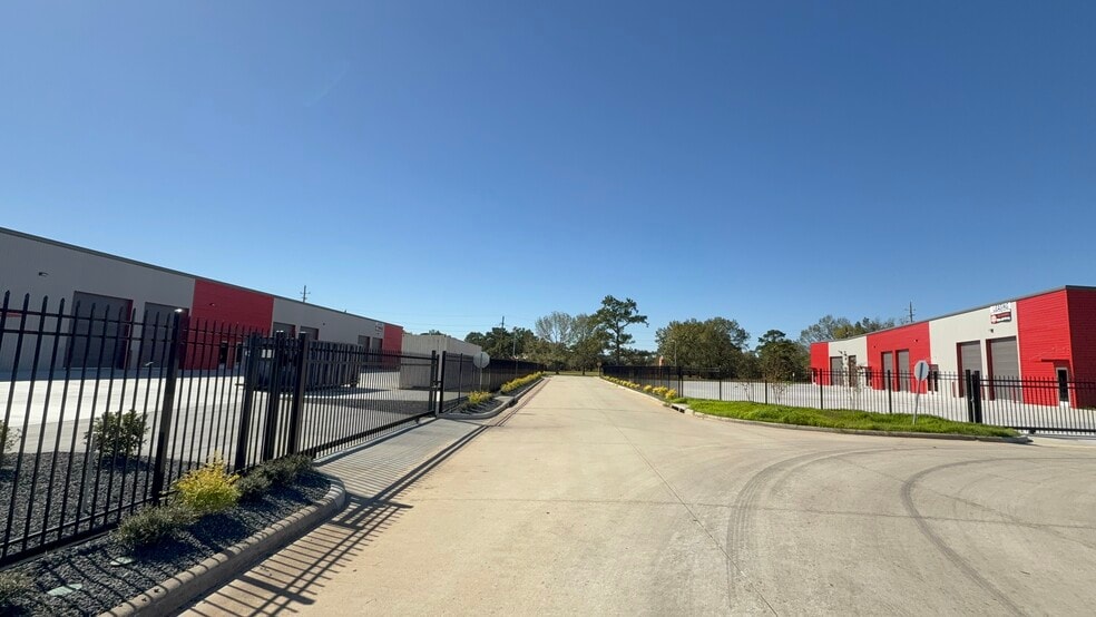 4333-4334 Kreinhop Rd, Spring, TX for lease - Building Photo - Image 3 of 19