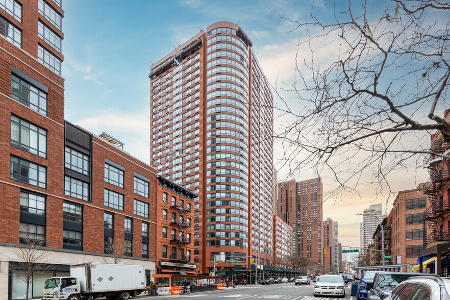 1675 3rd Ave, New York, NY for lease - Primary Photo - Image 1 of 25