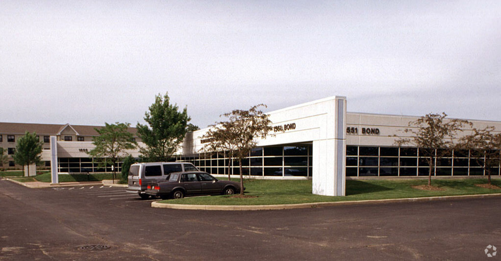 1551-1555 Bond St, Naperville, IL for lease - Building Photo - Image 3 of 5