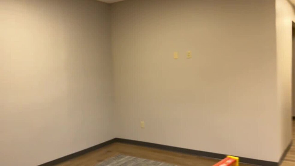 600 Crescent Blvd, Ridgeland, MS for lease - Commercial Listing Video - Image 2 of 6