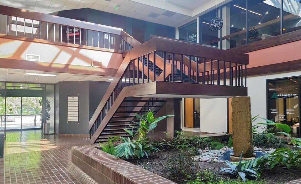 1220 River Bend Dr, Dallas, TX à louer - Photo intérieure - Image 2 de 14