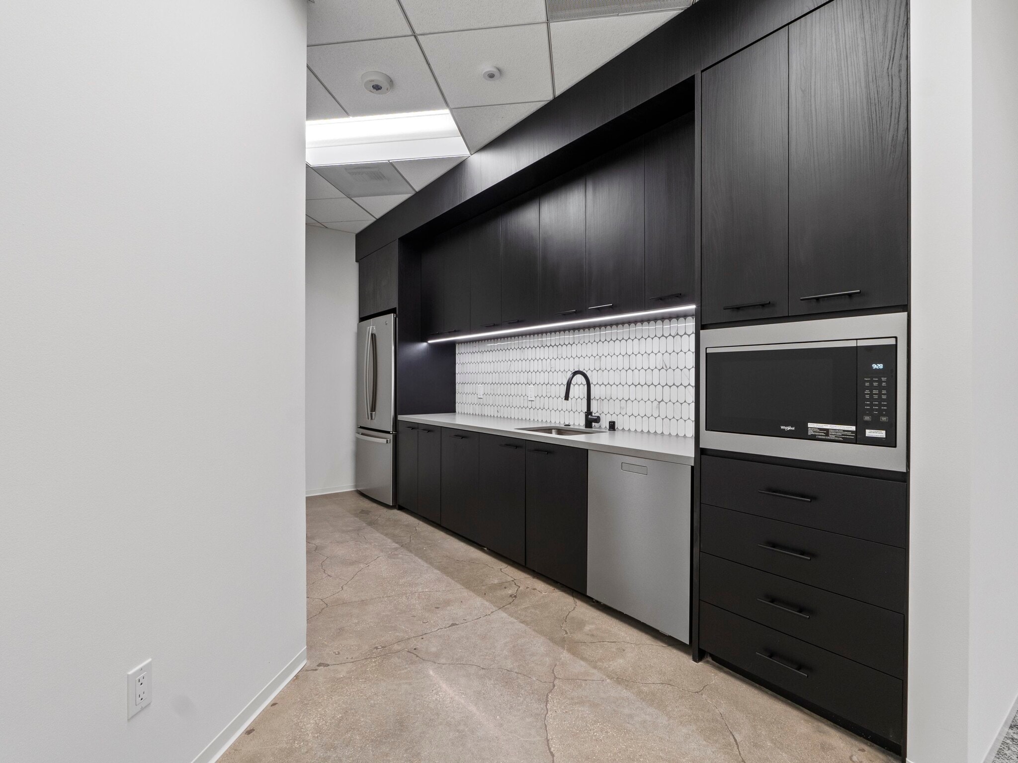 19800 MacArthur Blvd, Irvine, CA for lease Interior Photo- Image 1 of 6