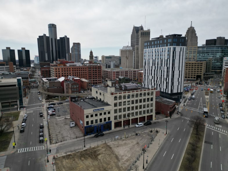 426 Clinton St, Detroit, MI for lease - Building Photo - Image 3 of 8