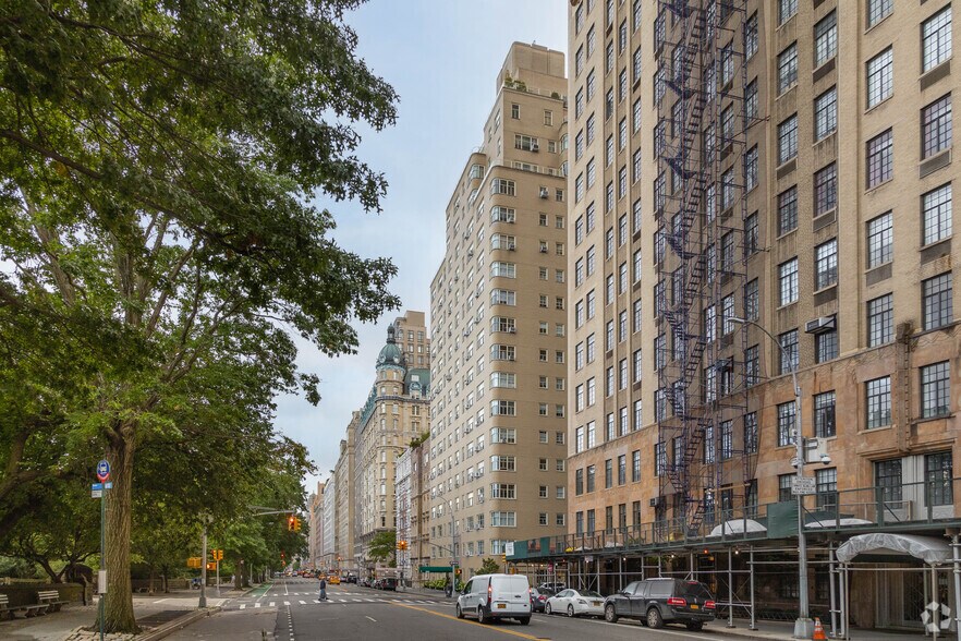 295 Central Park W, New York, NY à louer - Photo du bâtiment - Image 2 de 5