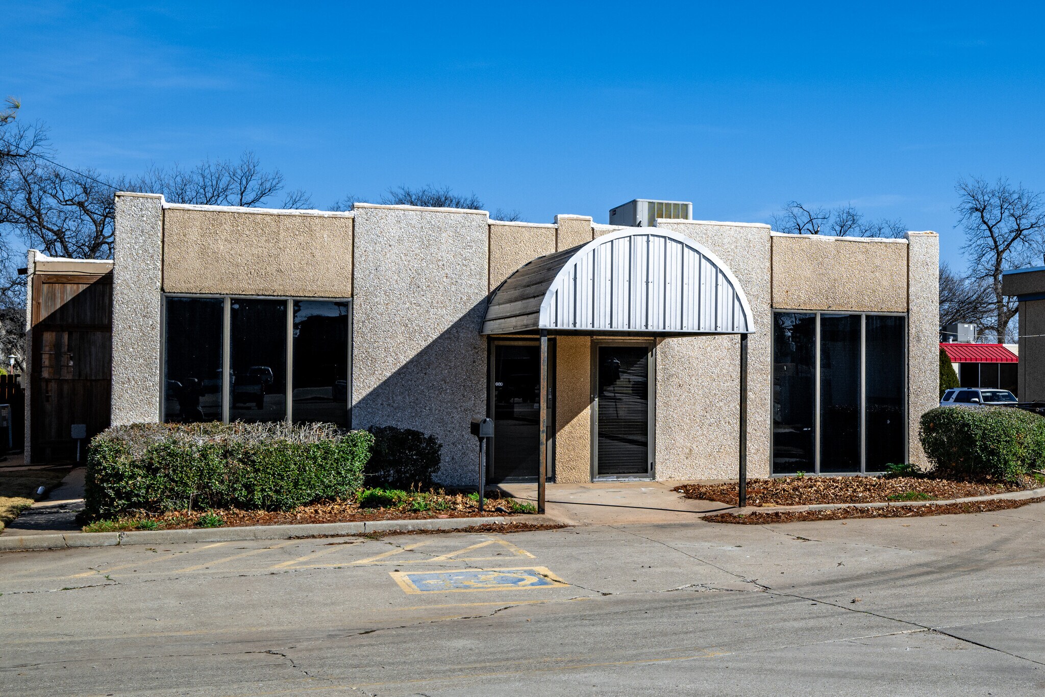 11 NW 44th St, Lawton, OK à vendre Photo principale- Image 1 de 12