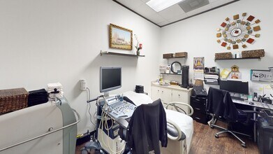 1441 Highway 6, Sugar Land, TX for lease Interior Photo- Image 2 of 5