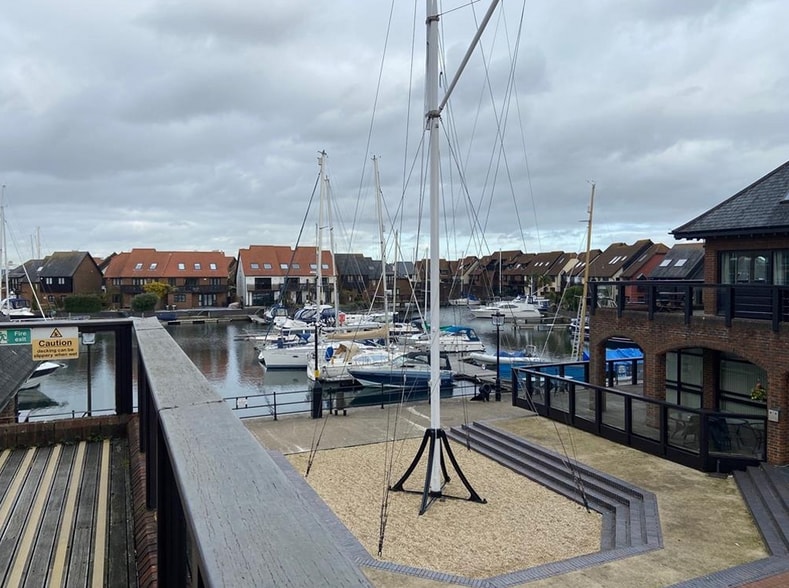 12-27 Shamrock Way, Southampton for lease - Building Photo - Image 2 of 3