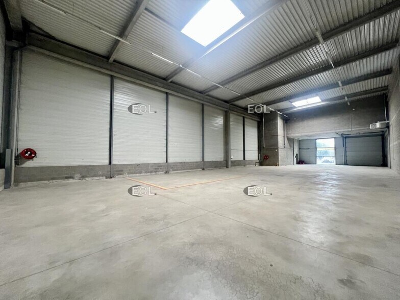 Flex in Mitry-Mory for lease - Interior Photo - Image 2 of 6