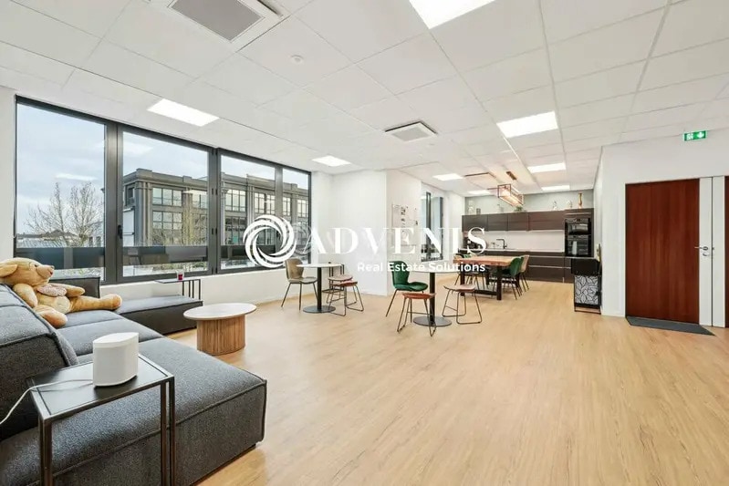 Office in Chessy for lease Interior Photo- Image 1 of 13
