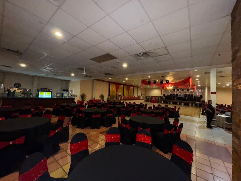 5115 E Grand Ave, Dallas, TX à louer - Photo du bâtiment - Image 2 de 11