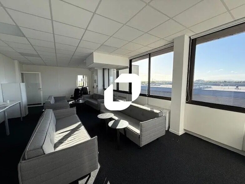 Office in SAINT-OUEN-L'AUMONE for lease - Interior Photo - Image 3 of 18