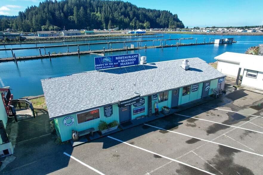 142 Bay Front Loop, Winchester Bay, OR for sale - Building Photo - Image 2 of 47