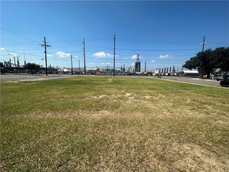 1001-1007 W Saint Bernard Hwy, Chalmette, LA à vendre - Photo du bâtiment - Image 1 de 8