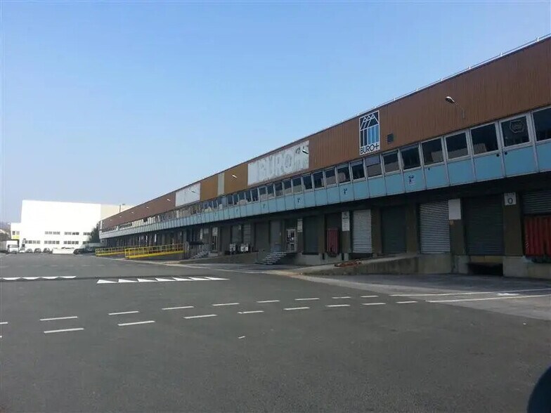 Industriel dans Rosny-sous-Bois à louer - Photo du bâtiment - Image 1 de 4