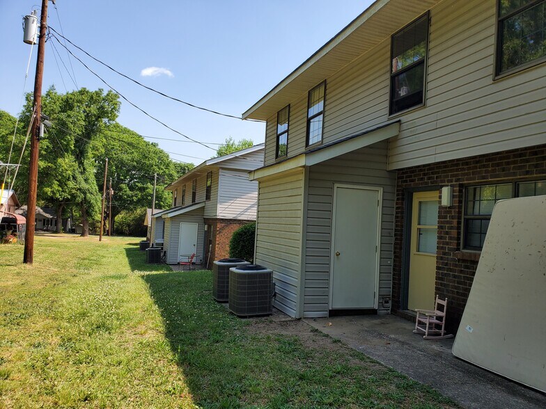 135 Spring St, Royston, GA à vendre - Photo du bâtiment - Image 2 de 8