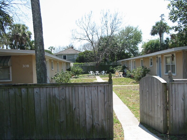 302 4th Ave N, Jacksonville Beach, FL à vendre - Photo du bâtiment - Image 3 de 8