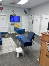 1742-1768 N Milwaukee Ave, Libertyville, IL for lease Building Photo- Image 2 of 6