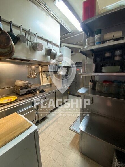 Retail in Paris for lease - Interior Photo - Image 3 of 7