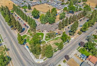 949 E Annadale Ave, Fresno, CA - AERIAL  map view