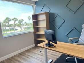 1980 N Atlantic Ave, Cocoa Beach, FL à louer Photo intérieure- Image 1 de 5