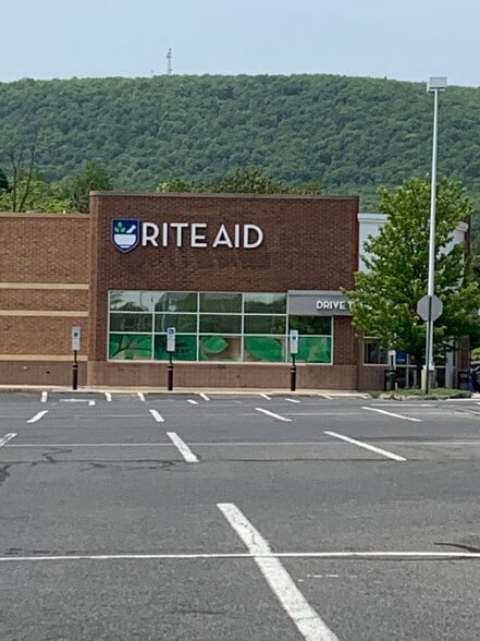 385 Highway 512, Bangor, PA for lease - Building Photo - Image 3 of 5