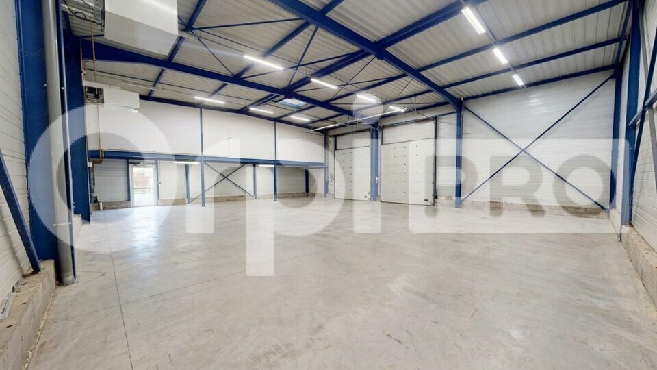 Retail in Gleizé for lease Interior Photo- Image 1 of 3