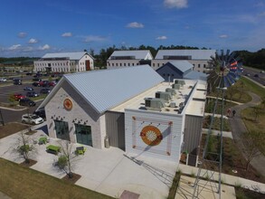 2007 2nd Ave, Summerville, SC for lease Interior Photo- Image 1 of 17