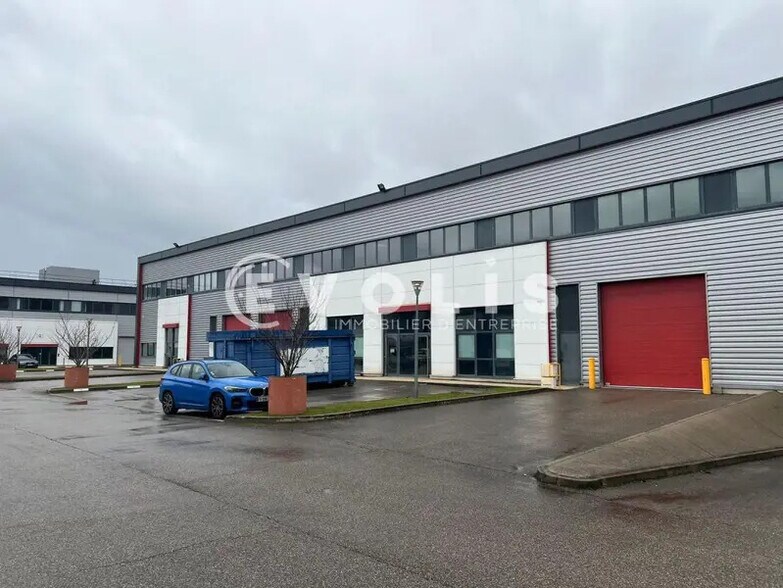 Office in Meyzieu for lease - Building Photo - Image 2 of 19