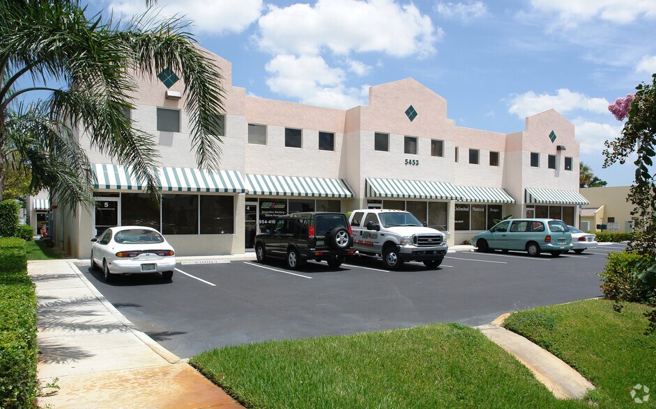 5453 NW 24th St, Margate, FL à vendre - Photo du bâtiment - Image 2 de 7