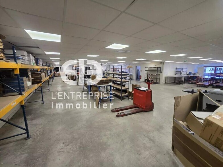 Industrial in Saint Laurent Du Var for lease - Interior Photo - Image 1 of 6