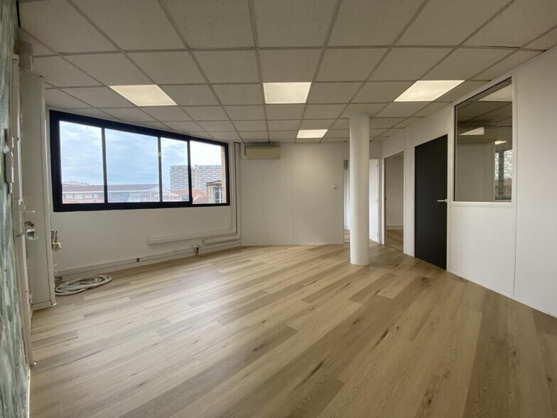 18 Place Roguet, Toulouse à louer - Photo du bâtiment - Image 3 de 14