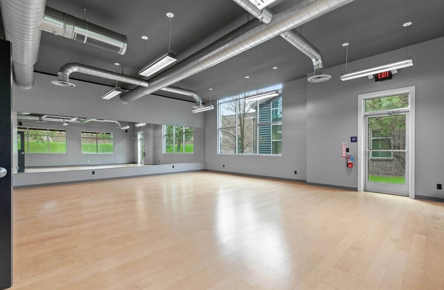 3330 N Grandmill Ln, Coeur d'Alene, ID for lease - Interior Photo - Image 3 of 7