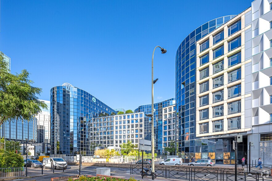 47 Rue Louis Blanc, Courbevoie à louer - Photo du bâtiment - Image 1 de 14