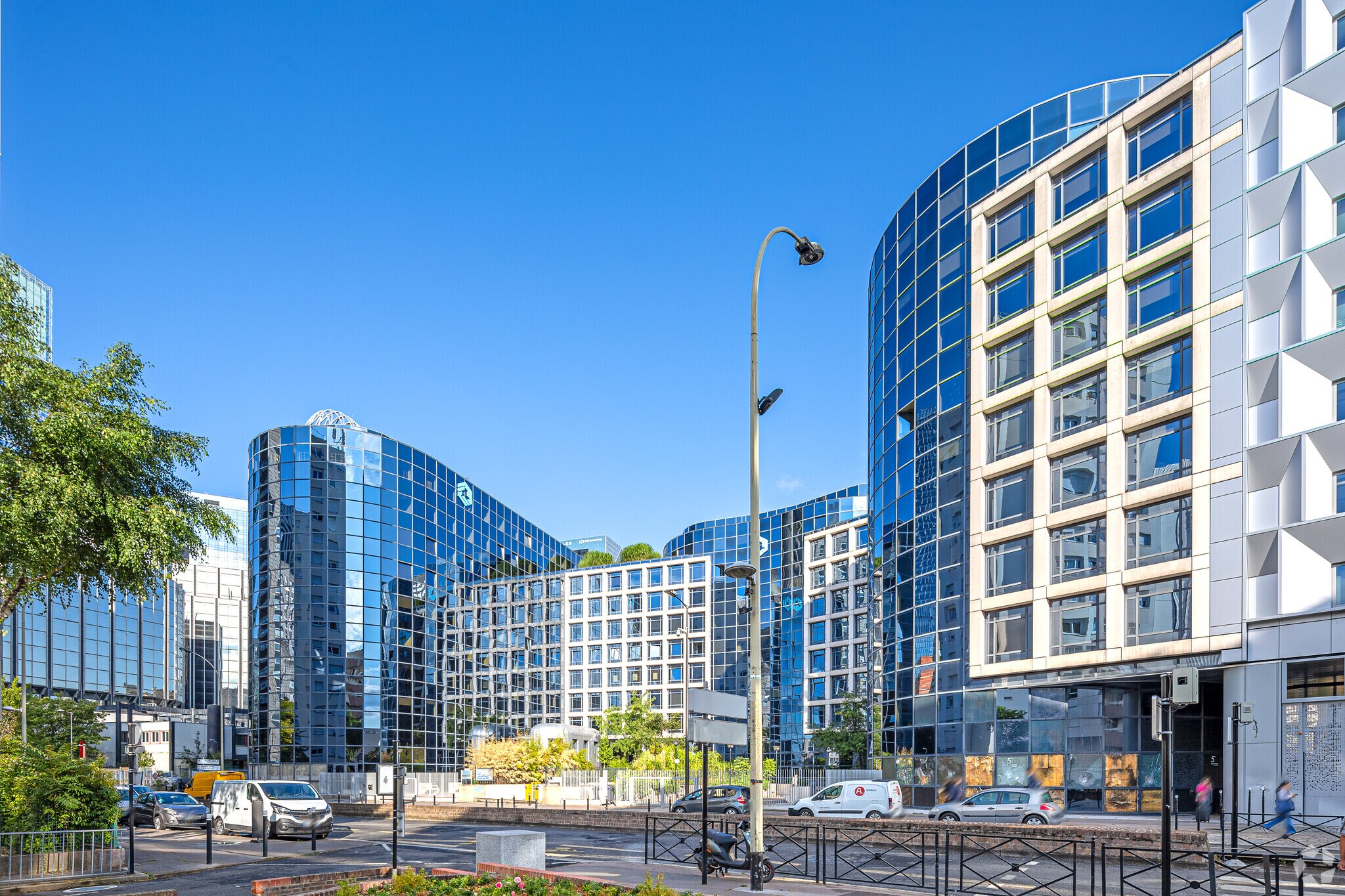 47 Rue Louis Blanc, Courbevoie à louer Photo du bâtiment- Image 1 de 15