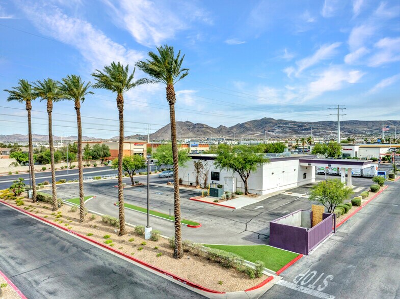 221 N Stephanie St, Henderson, NV à louer - Photo du bâtiment - Image 2 de 7