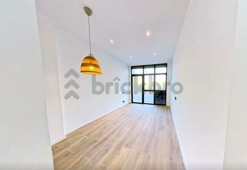 Immeuble residentiel dans Barcelone, Barcelona à vendre - Photo du bâtiment - Image 3 de 4
