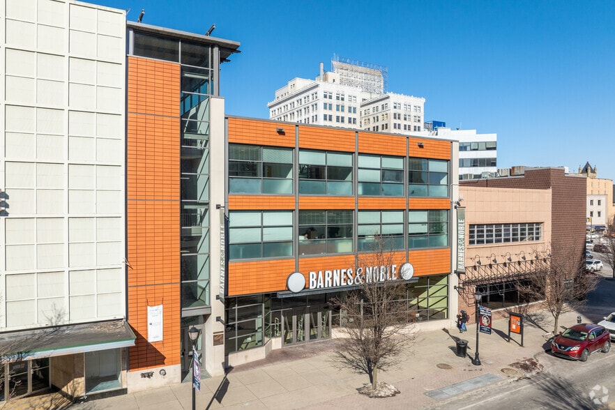 7 S Main St, Wilkes Barre, PA for sale - Building Photo - Image 1 of 32