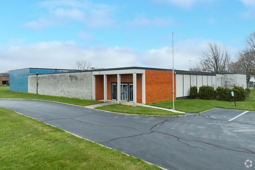300 E Poe Rd, Bowling Green, OH à louer - Photo du bâtiment - Image 2 de 5