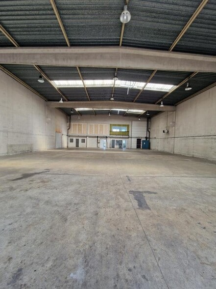 Office in SAINT-OUEN-L'AUMONE for lease - Interior Photo - Image 2 of 11