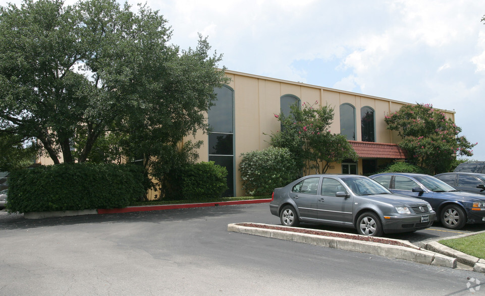 9033 Aero St, San Antonio, TX for lease - Building Photo - Image 2 of 8