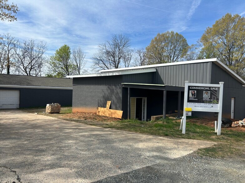300 Guthrie St, Graham, NC à vendre - Photo du bâtiment - Image 2 de 10