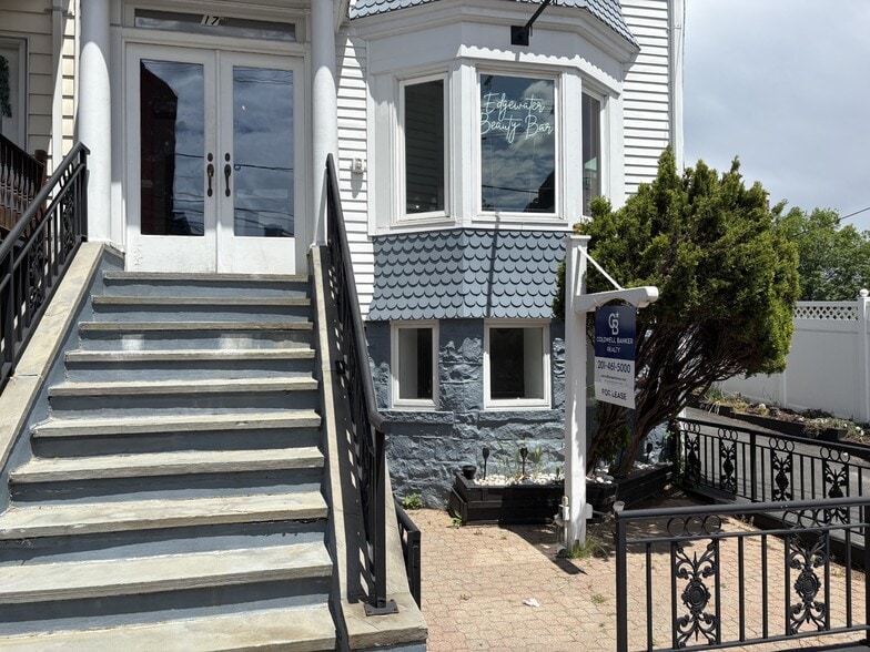 17 Hilliard Ave, Edgewater, NJ à louer - Photo du bâtiment - Image 2 de 11
