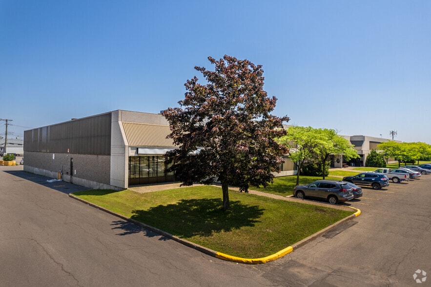 2102-2150 32e Av, Montréal, QC for lease - Primary Photo - Image 1 of 11