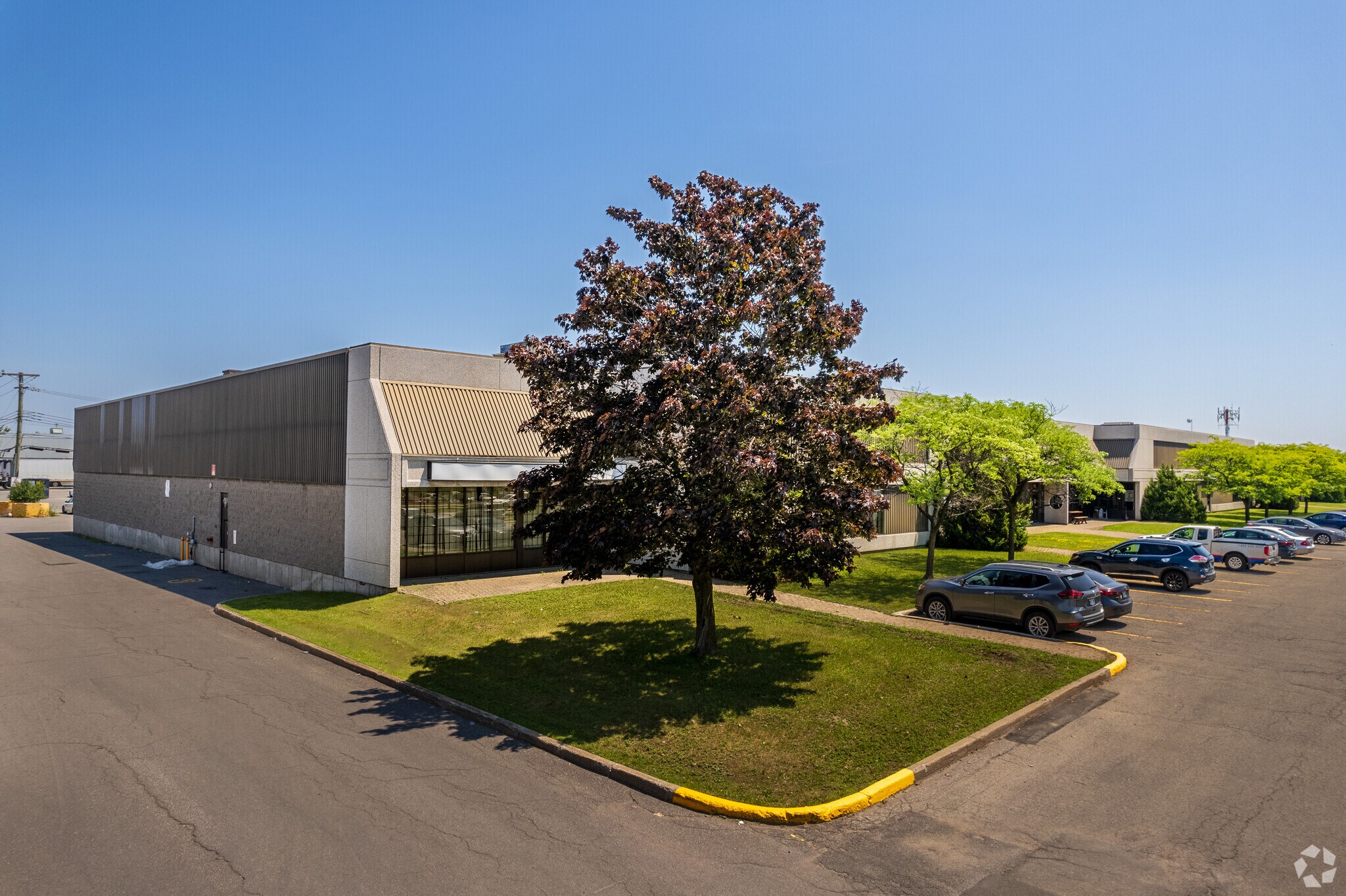 2102-2150 32e Av, Montréal, QC à louer Photo principale- Image 1 de 12