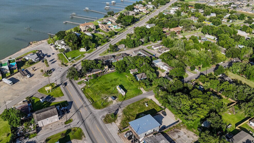 119 Grand Ave, Bacliff, TX à vendre - Photo principale - Image 1 de 9