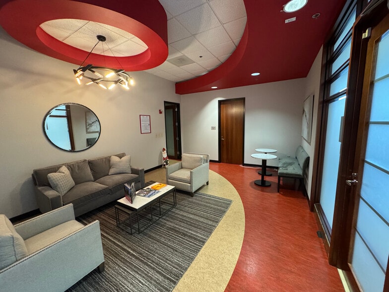 3930 E Jones Bridge Rd, Peachtree Corners, GA for lease - Interior Photo - Image 2 of 29