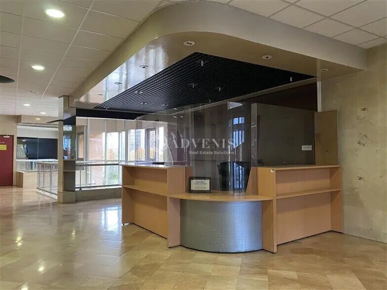 Office in Cachan for lease - Lobby - Image 3 of 12